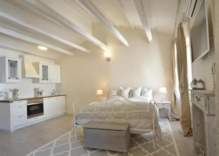 Charming Attic Appartamento