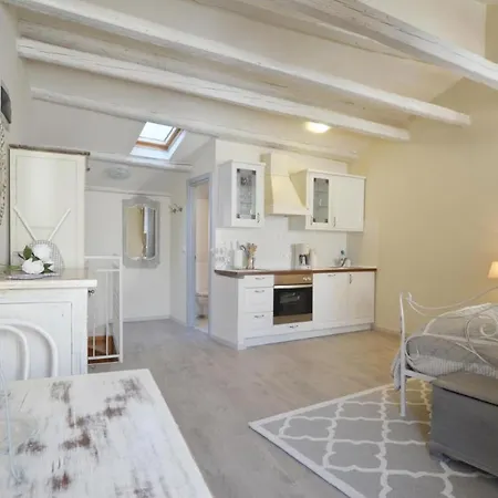 Apartment Charming Attic *